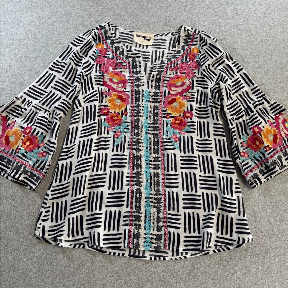 Savanna Jane Embroidered Bell Sleeve Top Women S White Black Floral Boho Good